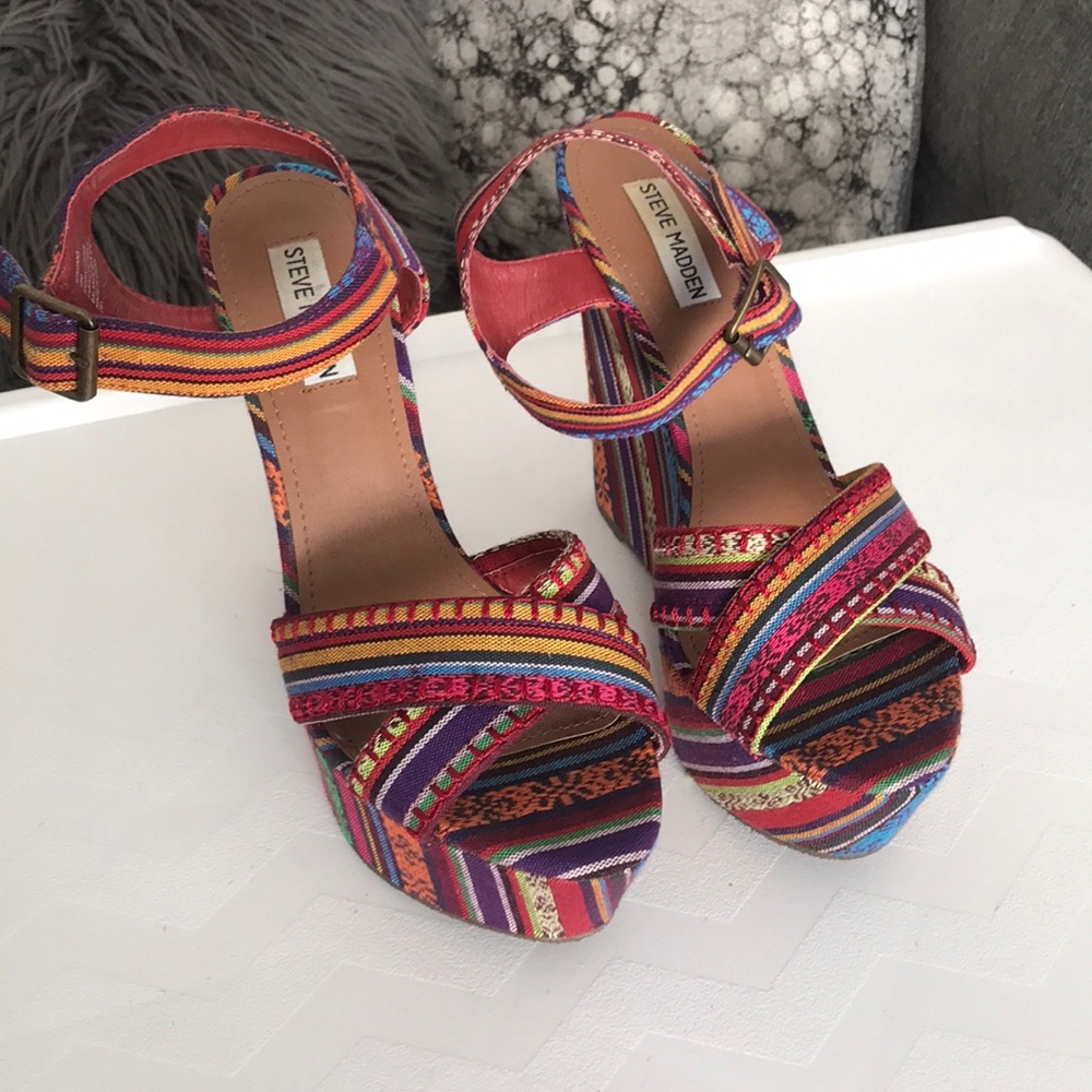 Steve Madden open toe wedges